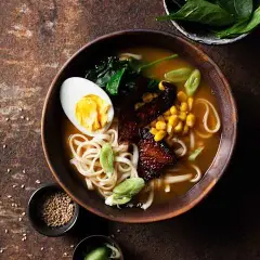 Ramen: Japońska zupa z chińskimi korzeniami? Poznaj całą prawdę!