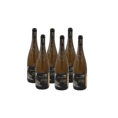Six bouteilles de vin blanc Coteaux du Layon, prêtes à être dégustées.