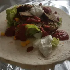 Domowy kebab z baraniny: Przepis na soczyste mięso i autentyczny smak