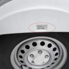 Jakie ciśnienie w oponach przyczepy kempingowej zapewni bezpieczeństwo?