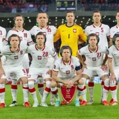 Jakie numery mają polscy piłkarze? Odkryj zaskakujące zmiany!