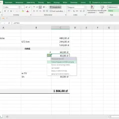 Excel: jak zrobić funkcje w Excelu. Widać kopiowanie formuły z komórki powyżej, co ułatwia pracę z danymi.