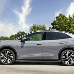 El Volkswagen ID.4, con su diseño aerodinámico, promete una gran **autonomía** para tus viajes.