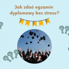 Studenci w togach rzucają czapki do góry, otoczeni znakami zapytania.