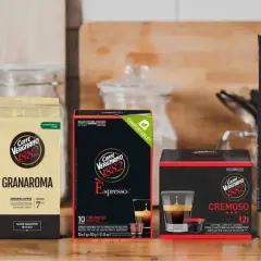 Kawa Caffè Vergnano 1882: puszka 100% Arabica, opakowanie Granaroma, kapsułki Espresso i Cremoso, oraz ziarna Anticabottega.