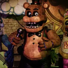 Freddy Fazbear, Bonnie i Chica z gry Five Nights at Freddy's (FNAF) na scenie. To właśnie co to jest FNAF – przerażająca gra o animatronikach.