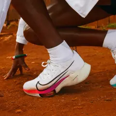 Zapatillas para correr con placa de carbono: mejora tu rendimiento hoy