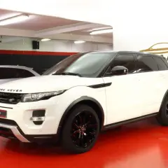Range Rover Evoque 2.2 190 CV: opiniones sobre este elegante SUV blanco con techo negro.