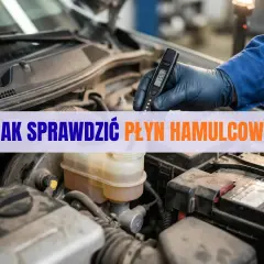 Mechanik sprawdza płyn hamulcowy za pomocą testera. Jego kolor jest kluczowy dla oceny stanu.