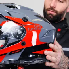 Jak dobrać kask motocyklowy? Poradnik bezpieczeństwa ECE 22.06