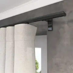 Nowoczesny karnisz do systemu wave, z tkaniną tworzącą idealne fale.