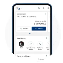 Aplikacja mobilna PKO BP. Widok konta z saldem 5700 PLN. Możliwe opcje: historia, przelew, BLIK. Dowiedz się, jak aktywować kartę w PKO.