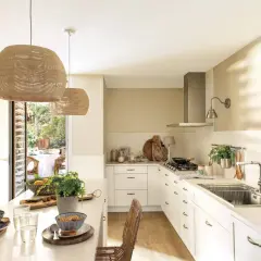 ¿Qué encimera elegir para tu cocina blanca? Guía experta.