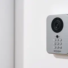 Jak otworzyć drzwi domofonem? 4 metody i rozwiązywanie problemów