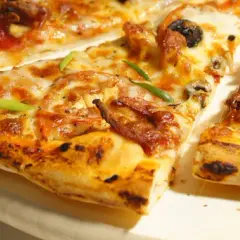 Ile kcal ma mała pizza? Zaskakujące różnice w kaloryczności