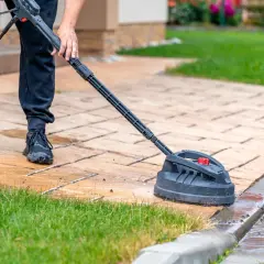 Czyszczenie kostki brukowej myjką ciśnieniową. Pozbądź się **co na mech na kostce** i ciesz się czystym podjazdem.