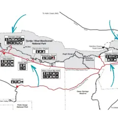 Mapa Tjoritja/West MacDonnell National Park, ukazująca szlaki i atrakcje, w tym święte miejsce aborygenów.