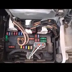 Gdzie jest bezpiecznik rozrusznika w Citroen C3 - łatwe wskazówki