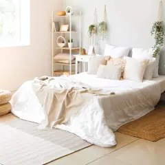 Dormitorio de matrimonio en blanco: crea un oasis cálido y elegante