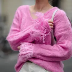 Sweter czy swetr? Obie formy poprawne, ale jest haczyk! PWN.