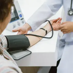 Czy cholesterol powoduje nadciśnienie? Odkryj niebezpieczne powiązania