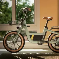 Stylowy, miętowy rower elektryczny z koszykiem i bagażnikiem, gotowy na każdą wyprawę. To najmocniejszy rower elektryczny, jaki widziałeś!
