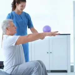 Jak się pisze rehabilitacja? Uniknij najczęstszych błędów w pisowni