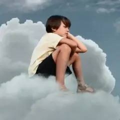 Co oznacza sen o upadku dziecka z wysokości - znaczenie i symbolika