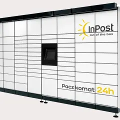 Duży paczkomat InPost gabaryt B z panelem do obsługi i wieloma schowkami.