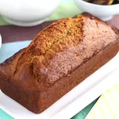Złocisty chlebek bananowy, idealny na śniadanie lub deser. Ten przepis na chlebek bananowy jest prosty i pyszny.