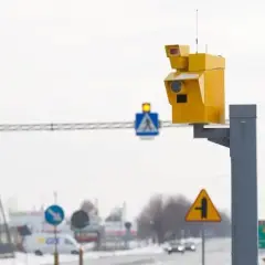Pierwszy fotoradar w Polsce: kontrowersje i jego wpływ na bezpieczeństwo