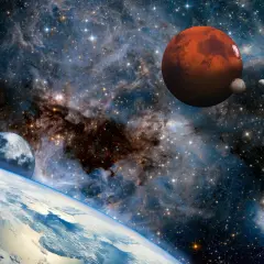 Czerwona planeta Mars w otoczeniu gwiazd i mgławic, z Ziemią i Księżycem w tle.