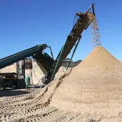 Ile waży m3 kruszywa? Zaskakujące różnice w wagach materiałów