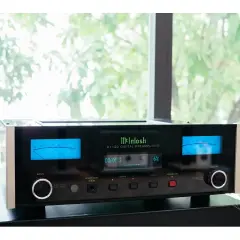 McIntosh D1100 to cyfrowy przedwzmacniacz, który wzmacnia sygnał audio.