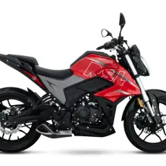 Czerwony motocykl sportowy. Idealny na pierwsze wrażenia z jazdy, gdy zastanawiasz się, prawo jazdy a1 od ilu lat można zdobyć.