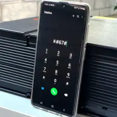 Telefon wyświetla wprowadzony kod USSD *#67#.
