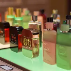 Tester perfum: Opłacalny oryginał? Jak kupić bezpiecznie online