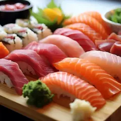 Vielfalt an Sushi: Nigiri mit Lachs, Thunfisch und weißem Fisch, dazu Maki-Rollen und kleine Lachs-Würfel. Was ist Sashimi Sushi? Hier sehen Sie die reine Fisch-Kunst.