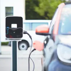 Ile trwa ładowanie samochodu elektrycznego? Wszystko, co musisz wiedzieć