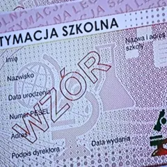 Nowa legitymacja szkolna z mikroskopem i polem na dane ucznia. Wzór dokumentu.