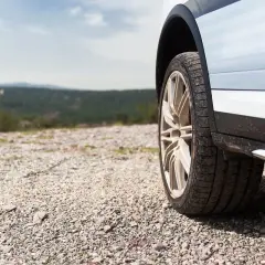 Ile wytrzymują opony? Kluczowe fakty o ich trwałości i wymianie