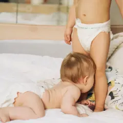 Ile pampersów dziennie zużywa dziecko? Odkryj, jak zaoszczędzić