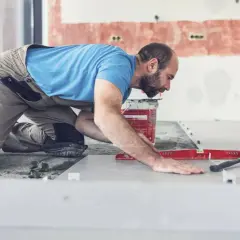 Jak kłaść kafelki na podłodze - unikaj najczęstszych błędów