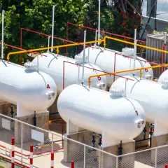 Jak powstaje LPG? Poznaj tajniki produkcji i źródła gazu płynnego