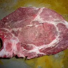 Najlepsze przyprawy do kotletów schabowych – jak uniknąć nudnego smaku mięsa