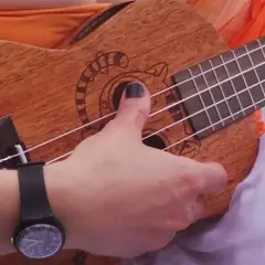 Jak szarpać struny na ukulele i tworzyć wyjątkowe brzmienia