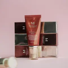 Krem BB Missha Perfect Cover SPF42, nr 21. Różnica między kremem CC a BB? Ten BB rozjaśnia, kryje i pielęgnuje.