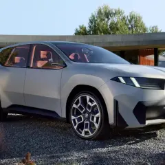 Nowoczesne modele samochodów elektrycznych, jak ten koncept BMW Neue Klasse X, zachwycają designem i technologią.