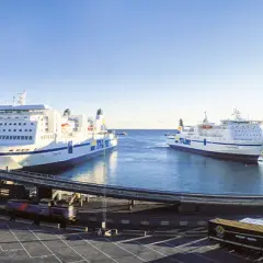 Ile trwa rejs z Polski do Szwecji? Zaskakujące czasy i trasy promowe!