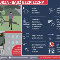 Grafika pokazuje, jak zachować się podczas burzy. W górach zejdź ze szczytu, unikaj drzew i metalowych przedmiotów. Zabezpiecz dom i odłącz sprzęt.